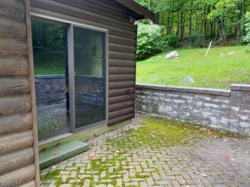 85 Lakeside Dr, Wantage NJ  07461-4360 exterior