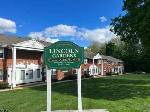 33 Lincoln Gdns, Lake Hiawatha, NJ 07034-2407