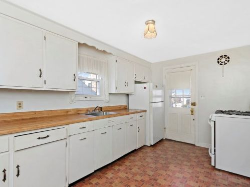 29 Magnolia Rd, Milton, MA 02186-3204