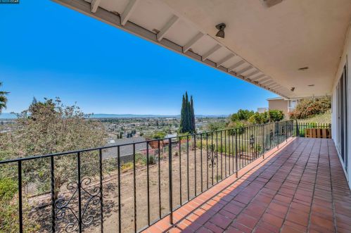 1973 Placer Dr, San Leandro CA  94578-1336 exterior