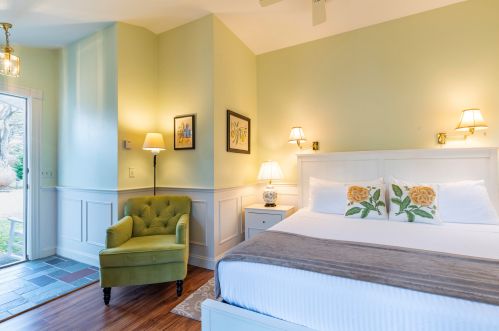 407 Old Harbor Rd, Chatham MA 02633-2375 exterior