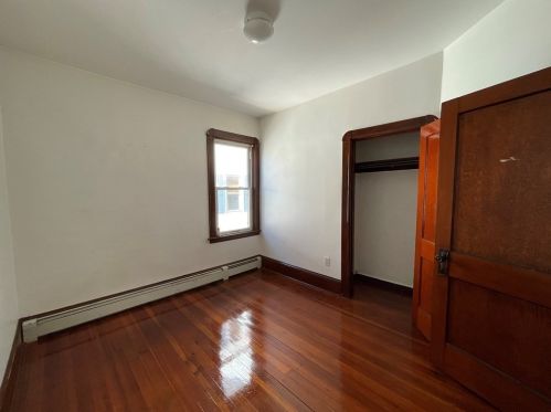 279 Earle St, New Bedford MA 02746-1813 exterior