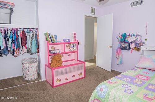 2322 Country Gables Dr, Phoenix AZ 85053-4532 exterior