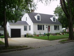 40 Farmington Rd, Newton, MA 02465-1107