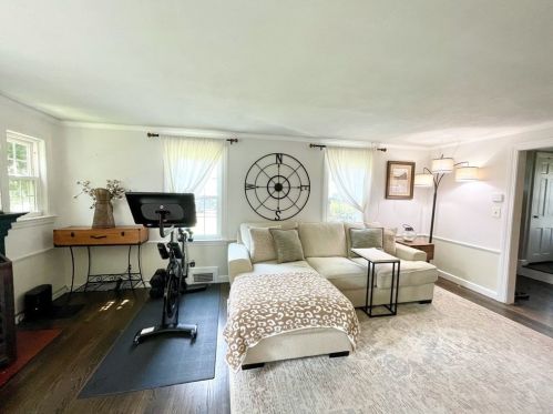 74 Courtland Cir, Milton MA  02186-4304 exterior