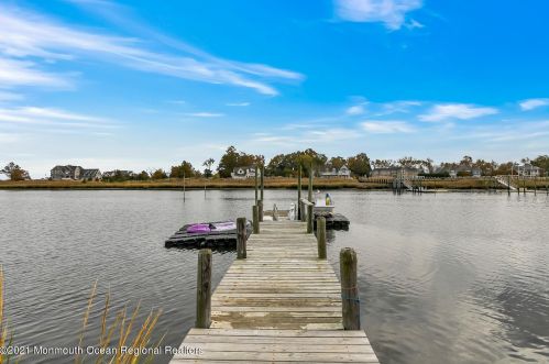 530 Little Silver Pt Rd, Little Silver NJ 07739-1736 exterior