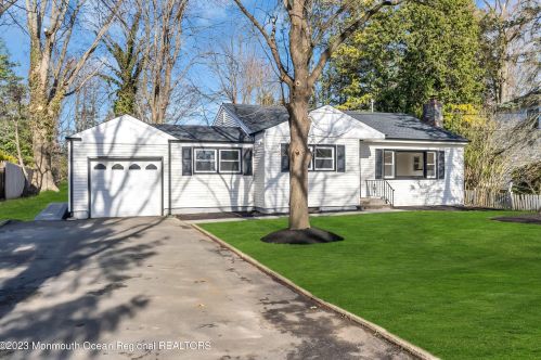 472 Branch Ave, Little Silver NJ  07739-1111 exterior