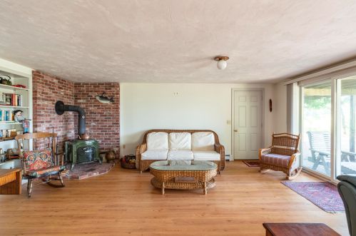 48 Strong Is Rd, Chatham MA 02633-1435 exterior