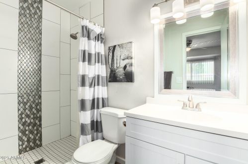 2858 Clarendon Ave, Phoenix AZ 85033-4117 exterior