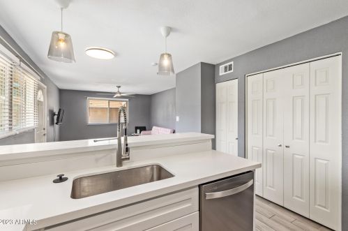 4769 Belleview St, Phoenix AZ  85008-5606 exterior