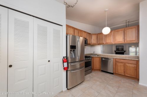 37 Boxwood Ter, Tinton Falls NJ 07701-6704 exterior