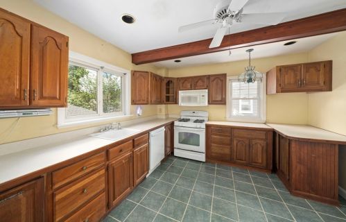 1359 Washington St, Braintree, MA 02184-7423