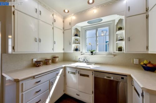 924 Brg Rd, San Leandro CA 94577-3805 exterior