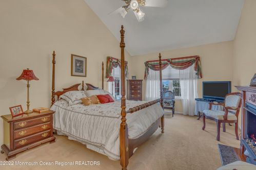 11 Charles Ct, Tinton Falls NJ 07712-7941 exterior