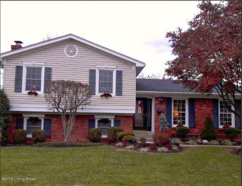 4025 Landside Dr, Louisville KY  40220-3132 exterior