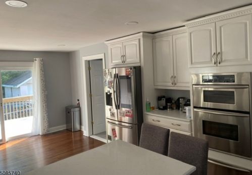 17 Troy Rd, East Hanover NJ  07936-1423 exterior