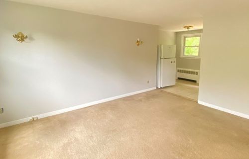 24 Rhodes Cir, Hingham MA 02043-1530 exterior