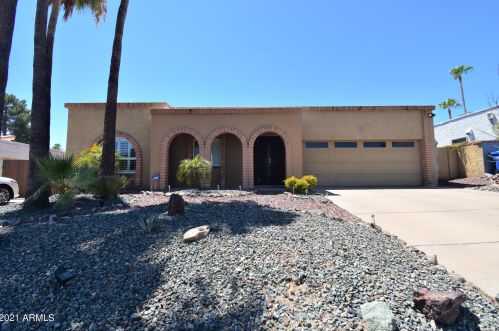 2615 Claire Dr, Phoenix AZ  85032-4932 exterior