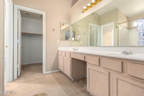 1102 Behrend Dr, Phoenix AZ 85050-3992 exterior