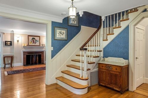 6 Hawthorne Ave, Newton, MA 02466-2806