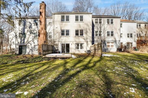 9005 Queen Maria Ct, Columbia MD 21045-2405 exterior