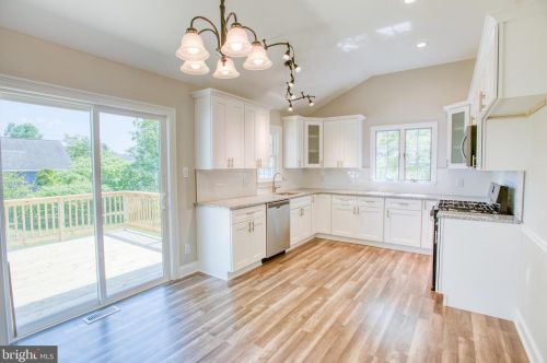 59 Pleasant Valley Dr, West Deptford NJ  08096-6320 exterior