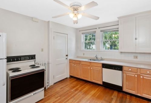 18 Mary St, Arlington MA 02474-8827 exterior