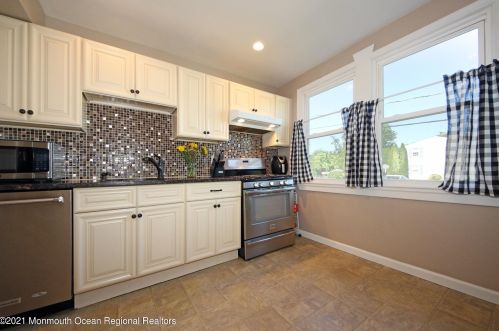 105 Barker Ave, Tinton Falls NJ  07724-2942 exterior