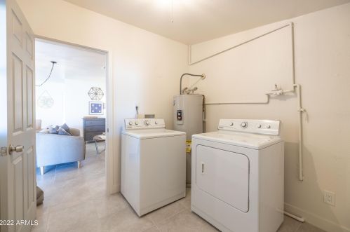 6932 Beatrice St, Phoenix AZ 85043-2397 exterior