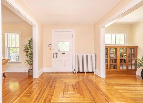 10 Hyde St, Newton MA 02461-1203 exterior