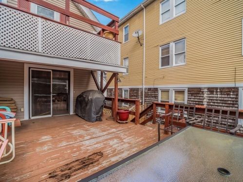 122 Clark St, New Bedford MA 02740-7023 exterior