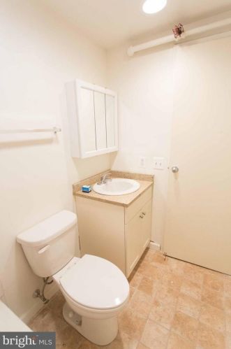 130 Arch St, Philadelphia PA 19106-2200 exterior