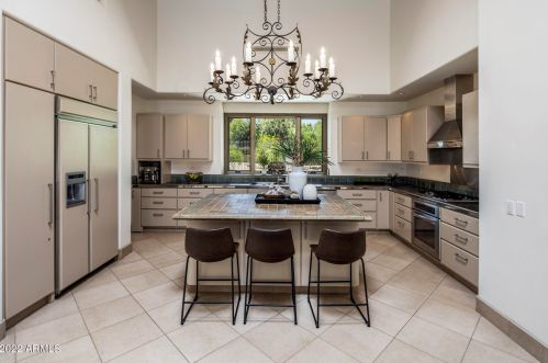 2020 Bethany Home Rd, Phoenix AZ 85014-2434 exterior