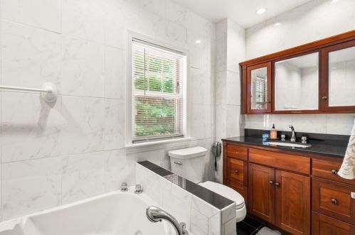 2054 Beacon St, Newton MA 02468-1445 exterior