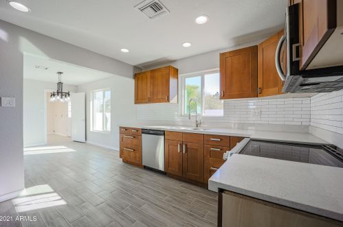 501 El Camino Dr, Phoenix AZ 85051-4627 exterior