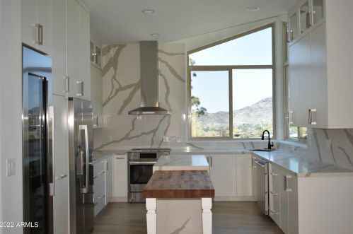 1825 Cinnabar Ave, Phoenix AZ  85020-1916 exterior