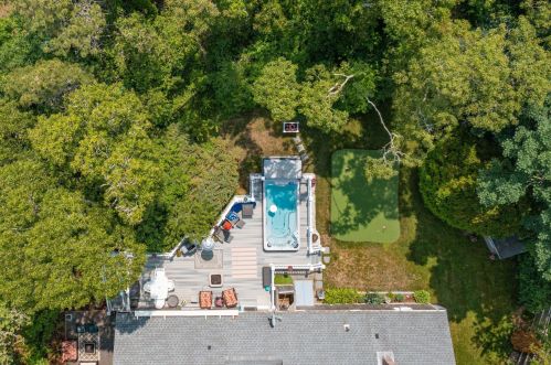 2 Uncle Zlotis Rd, Chatham MA 02633-1595 exterior