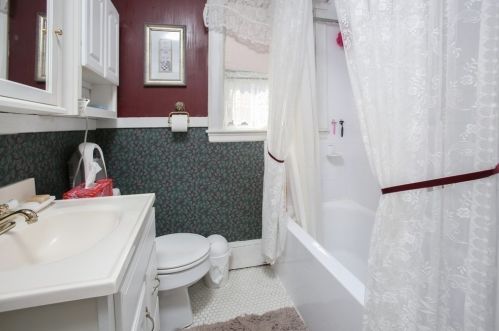 42 Estabrook Rd, Quincy MA 02170-3902 exterior