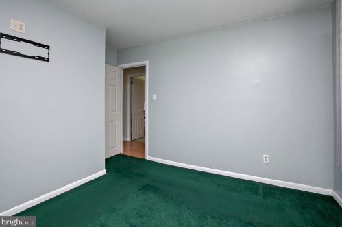 121 Hannold Blvd, West Deptford NJ 08096-1815 exterior