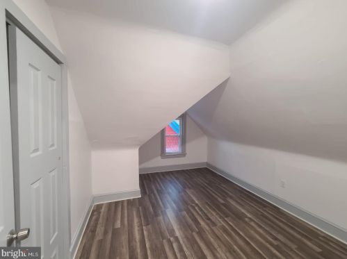 33 High St, West Deptford NJ 08096-2301 exterior