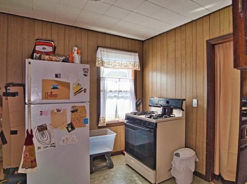 33 Morton St, Fall River MA 02720-2860 exterior