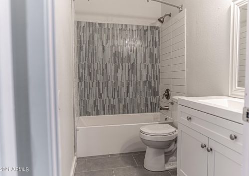 3018 Blackhawk Dr, Phoenix AZ  85050-4706 exterior