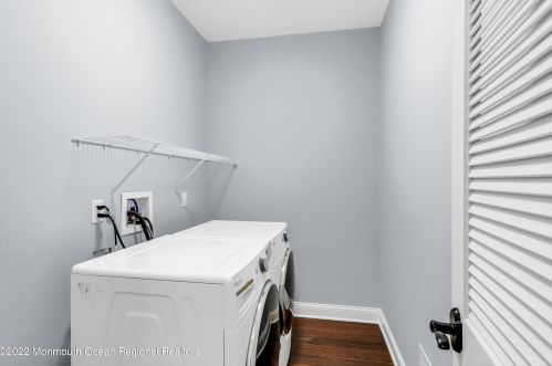 56 Rivers Edge Dr, Little Silver NJ 07739-1706 exterior