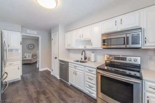 30 Stratfordshire Dr, Wantage NJ  07461-4223 exterior