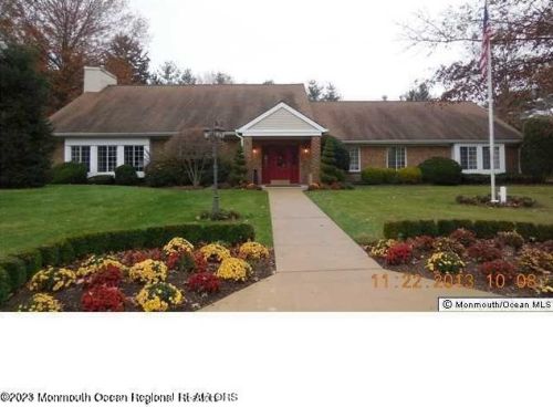 61 Honeysuckle Ln, Tinton Falls NJ 07701-6740 exterior