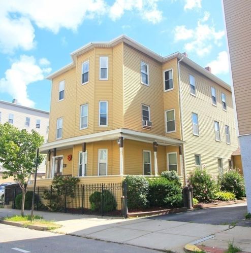 195 Millbury St, Worcester MA  01610-2801 exterior