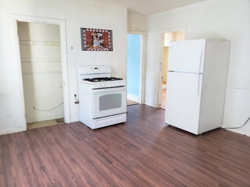 4 Lawrence St, Taunton, MA 02780-1766