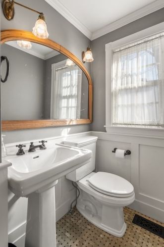 120 Pleasant St, Newton MA 02459-1810 exterior