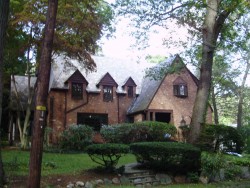 72 Bonad Rd, Newton, MA 02465-2949