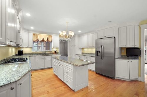 61 Village Ave, Dedham MA 02026-4209 exterior